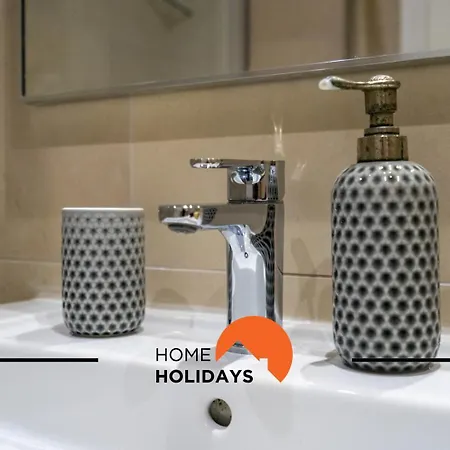 #200 Panoramic Flat By Holidays