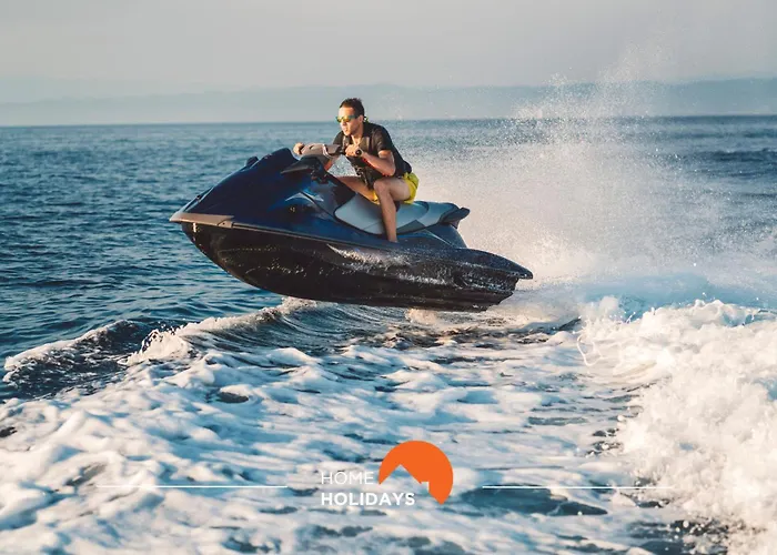 #200 Panoramic Flat By Holidays *